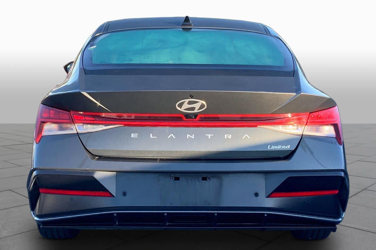 Used 2024 Hyundai Elantra Limited FWD image 5