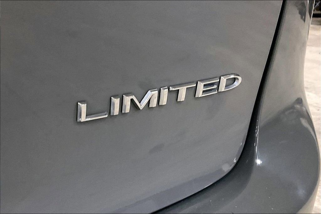 Used 2023 Chrysler Pacifica Limited image 10