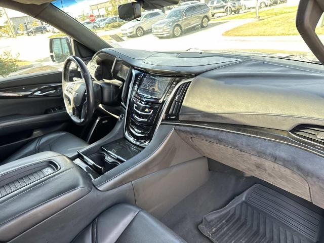 Used 2019 Cadillac Escalade Platinum image 13