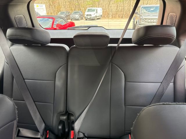 Used 2025 Chevrolet Traverse LT image 27