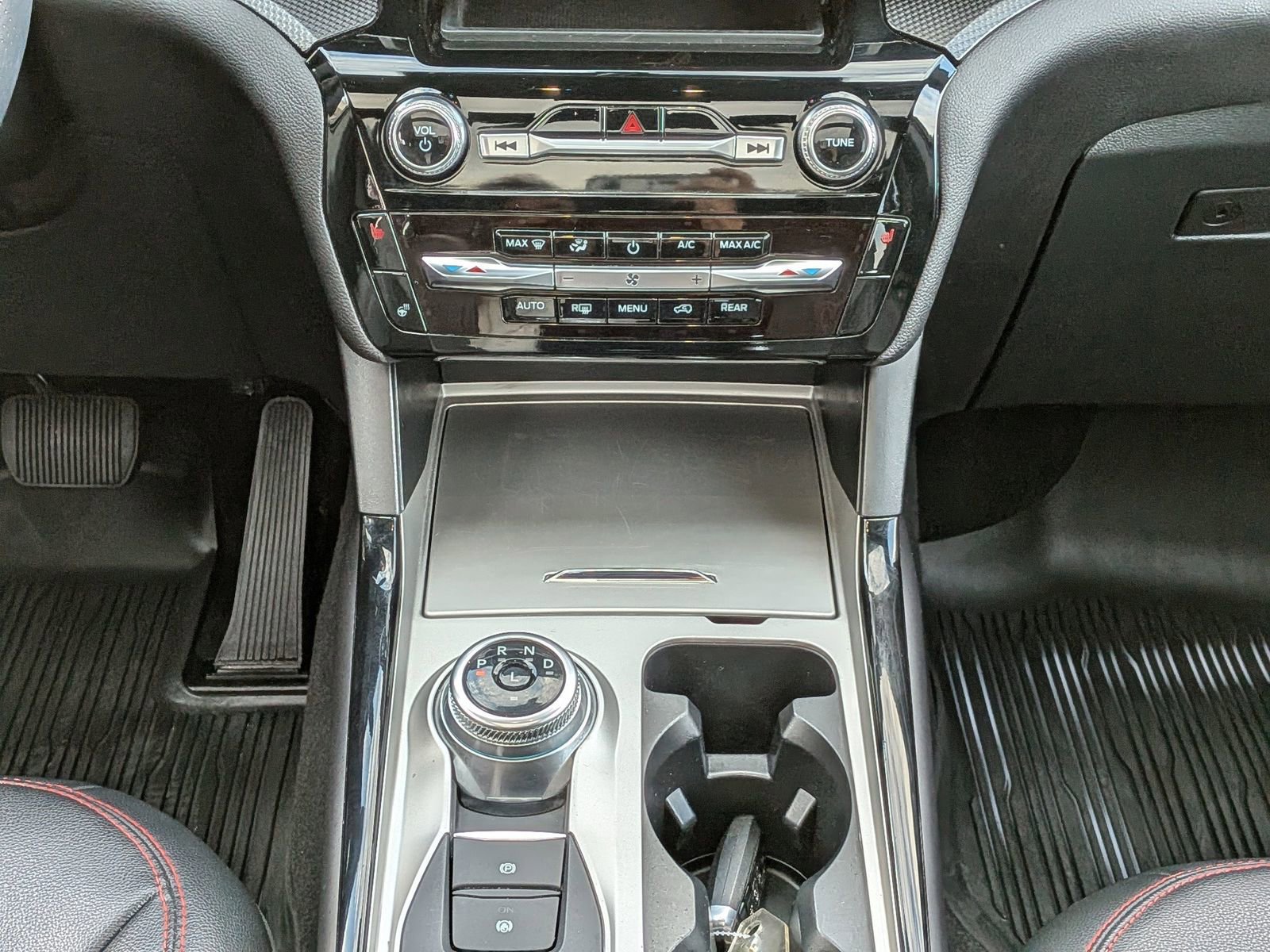 Certified 2024 Ford Explorer ST-Line w/ Class IV Trailer Tow Package image 21