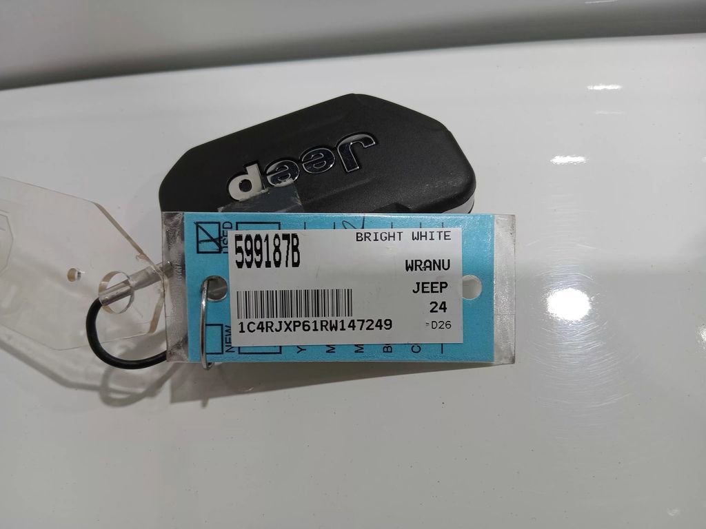 Used 2024 Jeep Wrangler Unlimited Sahara w/ Technology Group AWD/4WD image 23