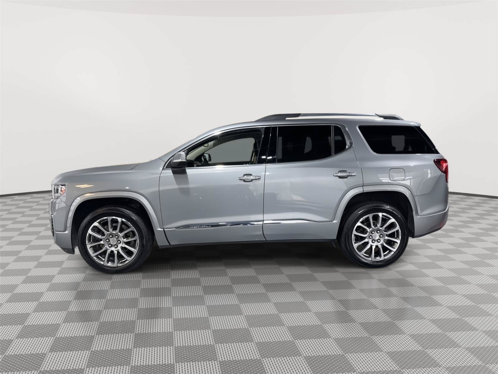 Used 2023 GMC Acadia Denali w/ Trailering Package AWD/4WD image 2