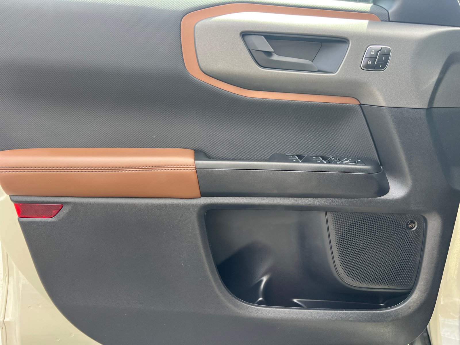 Certified 2025 Ford Bronco Sport Outer Banks w/ Outer Banks Tech Package+ AWD/4WD image 10