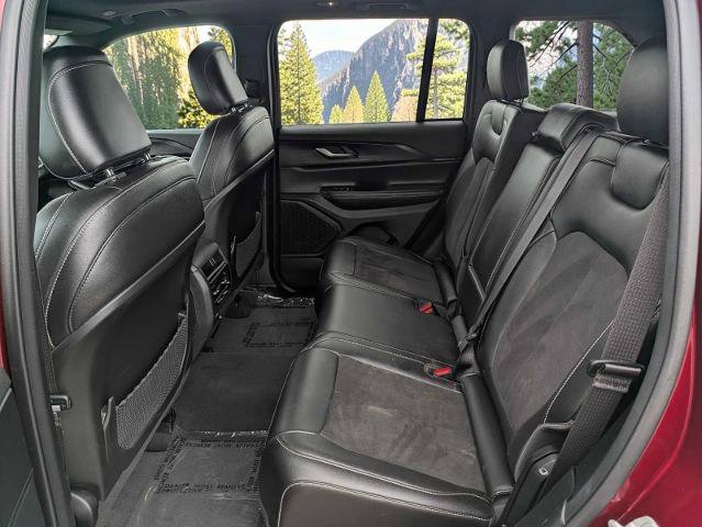 Used 2023 Jeep Grand Cherokee Altitude AWD/4WD image 16