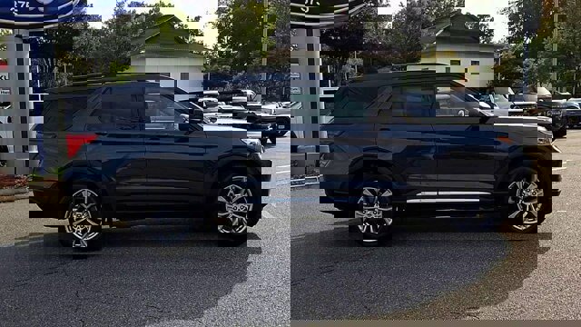 Certified 2022 Ford Explorer XLT w/ Equipment Group 202A image 10