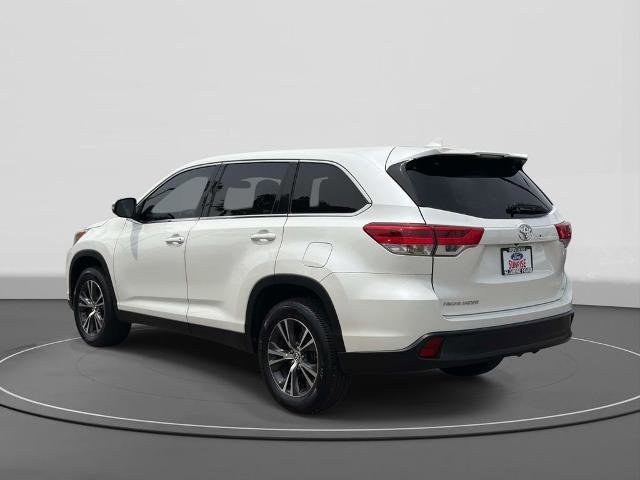 Used 2019 Toyota Highlander Plus FWD image 2