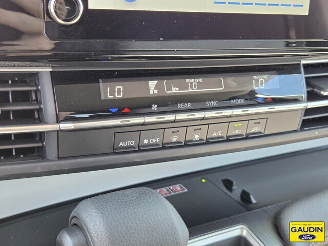 Used 2025 Toyota Sienna LE FWD image 22