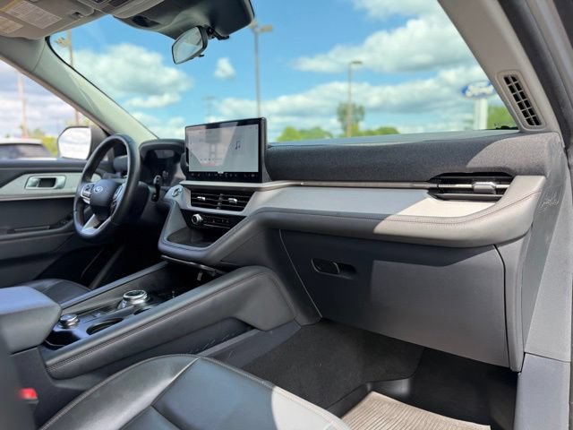 Certified 2025 Ford Explorer Active w/ Active Comfort Package AWD/4WD image 17