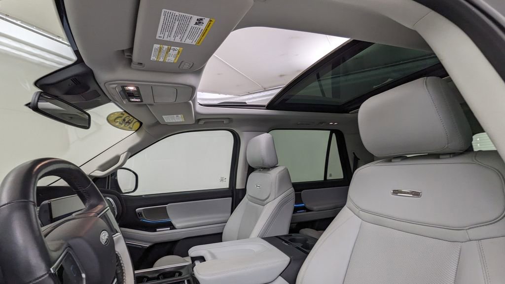 Certified 2025 Ford Expedition Platinum image 3