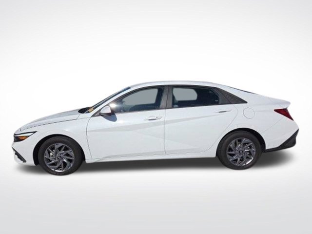Used 2024 Hyundai Elantra Blue FWD image 8