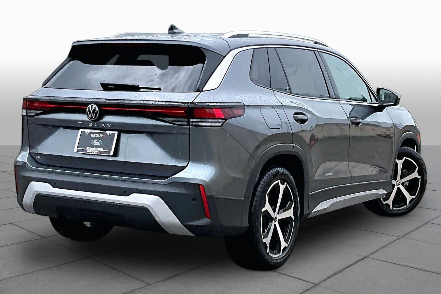 Used 2026 Volkswagen Tiguan SE FWD image 13