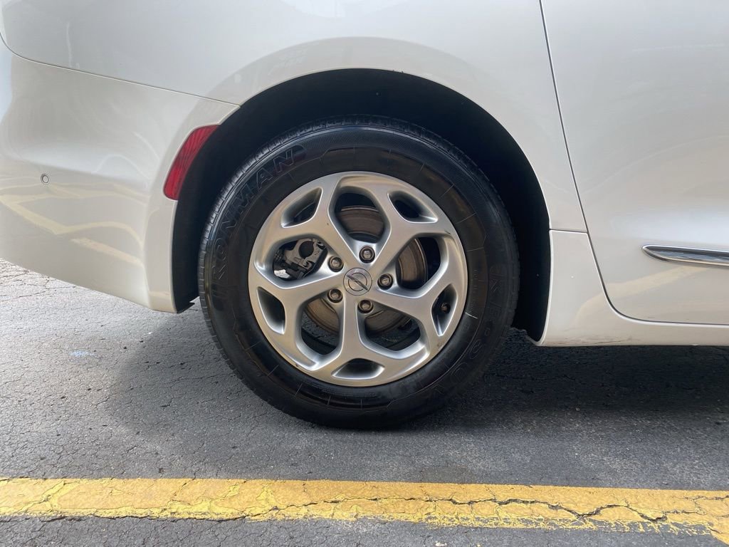 Used 2022 Chrysler Pacifica Limited image 13