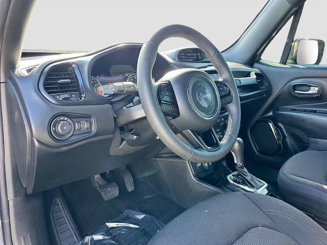 Used 2022 Jeep Renegade Altitude AWD/4WD image 10