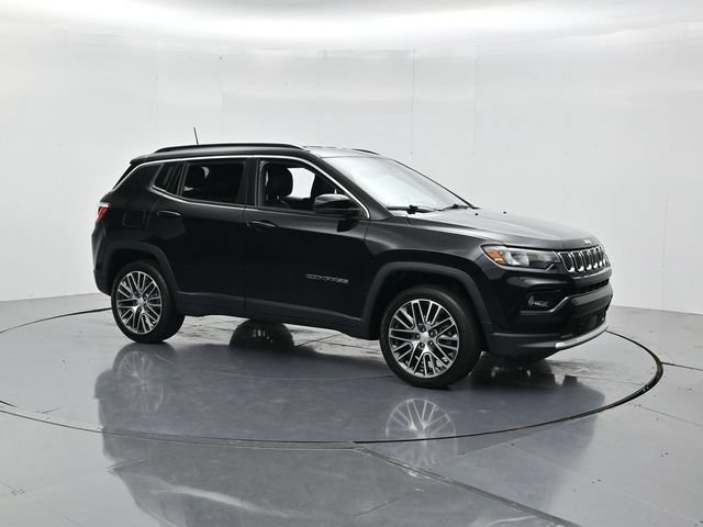 Used 2023 Jeep Compass Limited w/ Elite Group AWD/4WD image 3