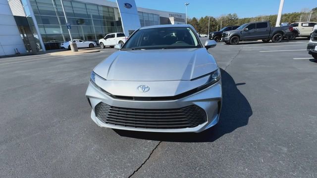 Used 2025 Toyota Camry LE image 10