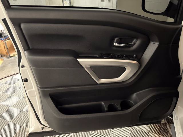 Used 2023 Nissan Titan SV w/ SV Convenience Package RWD image 16