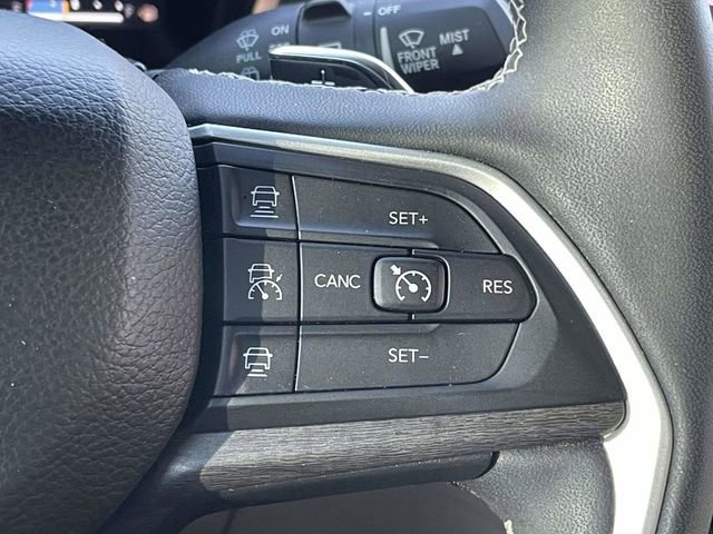 Used 2023 Jeep Grand Cherokee Limited w/ Black Appearance Package image 19