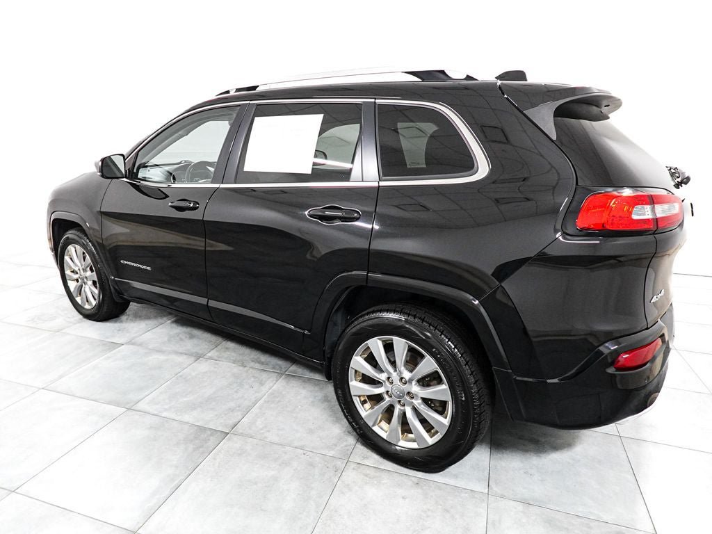 Used 2017 Jeep Cherokee Overland AWD/4WD image 5