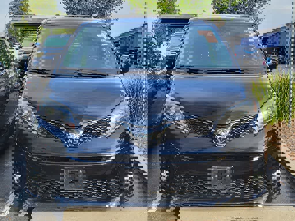 Used 2020 Toyota Sienna SE w/ Carpet Mat Package FWD image 11