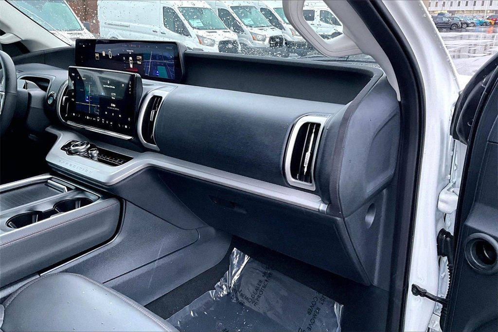 Certified 2025 Ford Expedition Active image 15