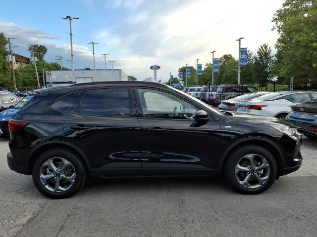 Certified 2025 Ford Escape ST-Line Select AWD/4WD image 2