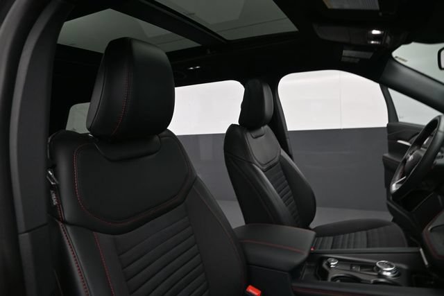 Certified 2025 Ford Explorer ST-Line w/ Premium Package AWD/4WD image 33