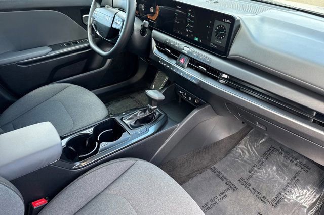 Used 2025 Kia K4 LXS image 17