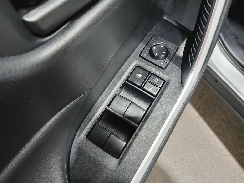Used 2022 Toyota RAV4 LE AWD/4WD image 18