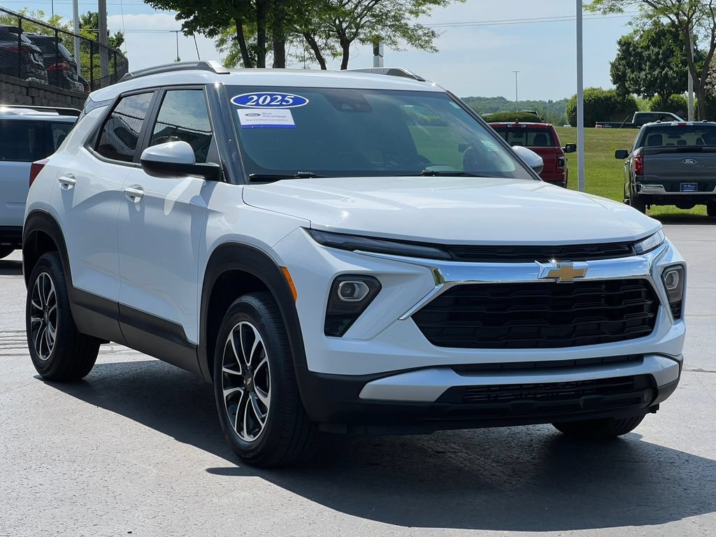 Used 2025 Chevrolet TrailBlazer LT AWD/4WD image 38