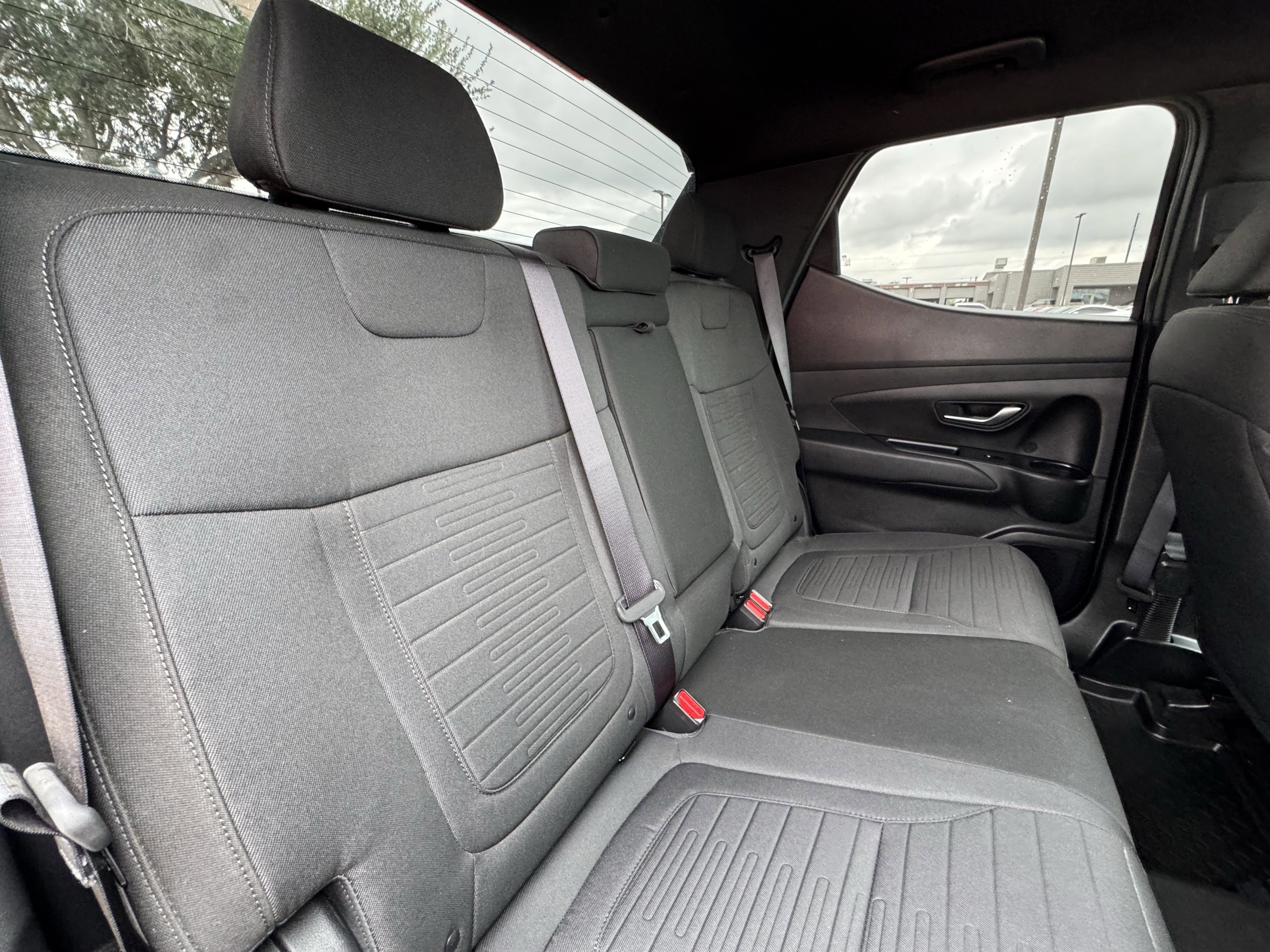 Used 2025 Hyundai Santa Cruz SE FWD image 32