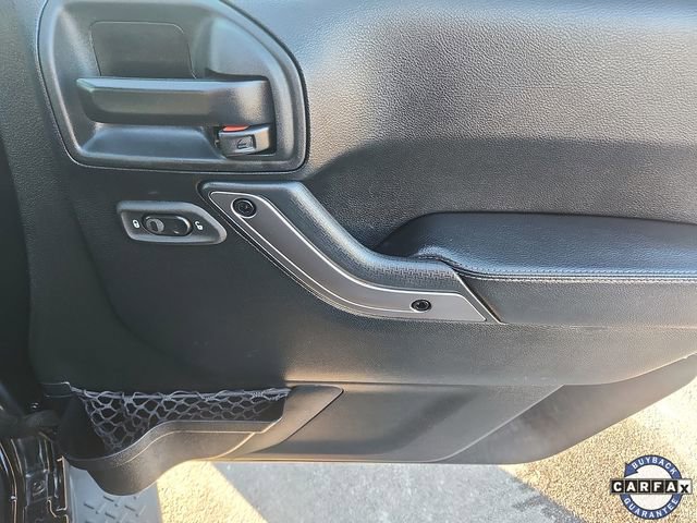 Used 2018 Jeep Wrangler Unlimited Sahara AWD/4WD image 31