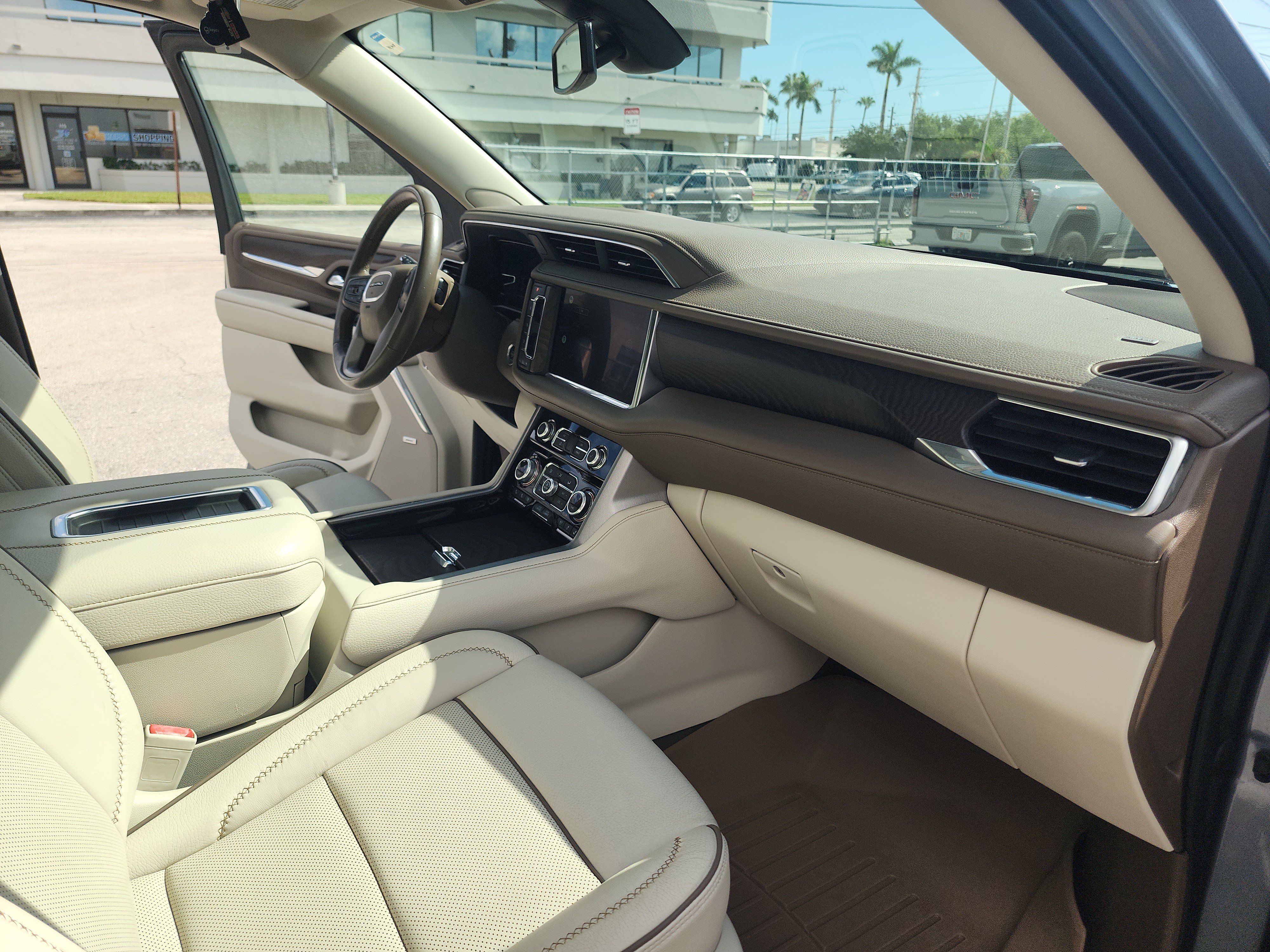 Used 2022 GMC Yukon XL Denali RWD image 33