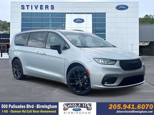 Used 2024 Chrysler Pacifica Touring-L w/ S Appearance Package FWD image 1