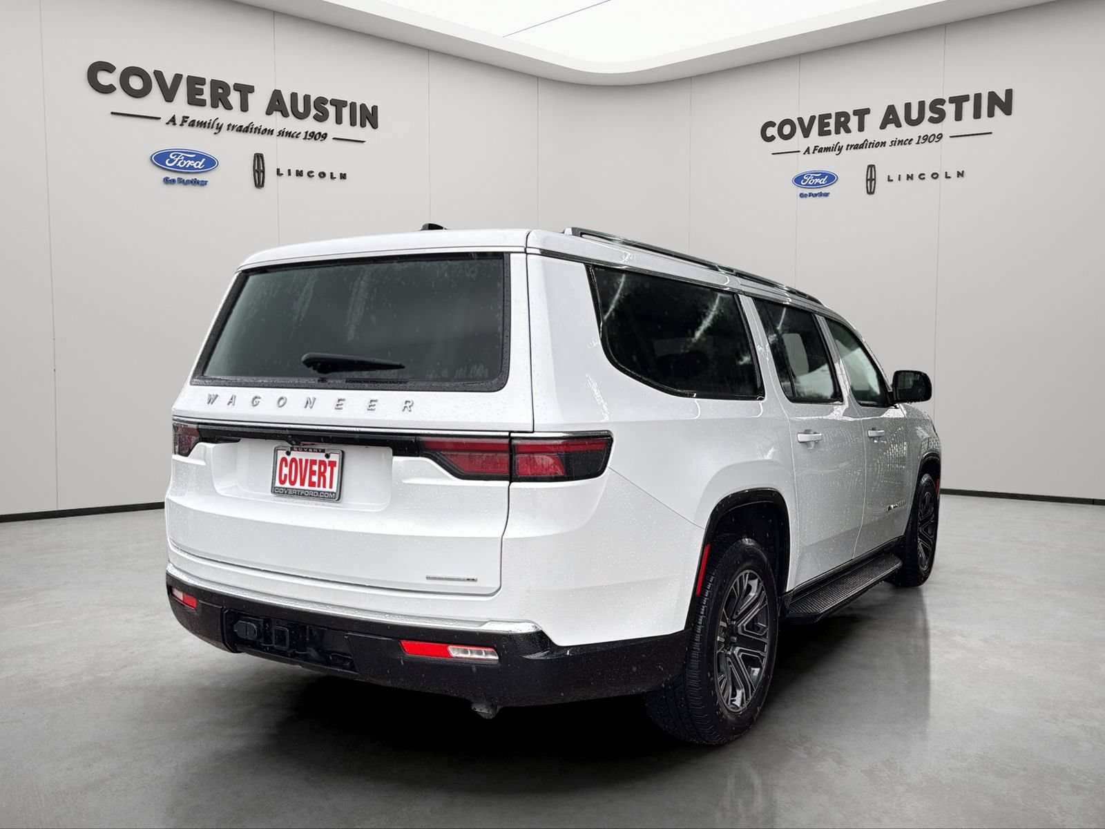 Used 2024 Jeep Wagoneer L Series II RWD image 5