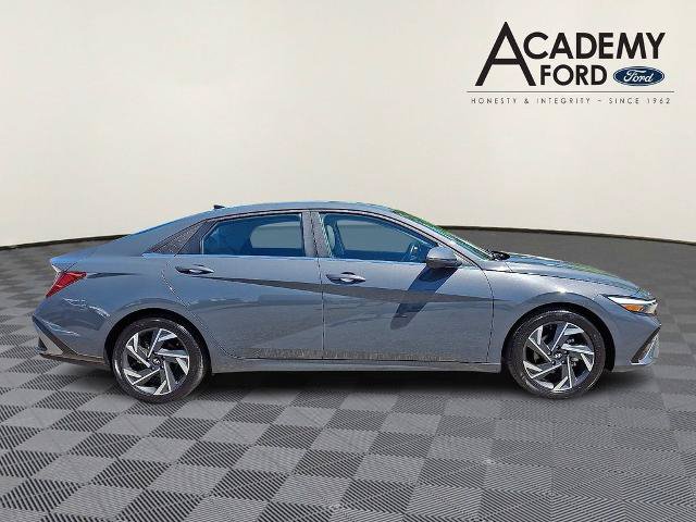Used 2024 Hyundai Elantra Limited FWD image 7