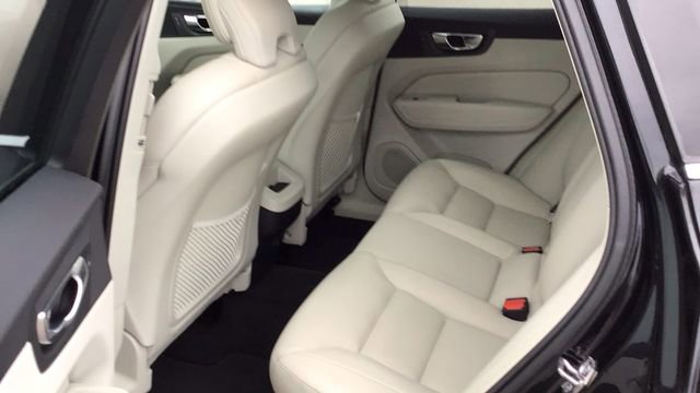 Used 2022 Volvo XC60 B5 Momentum w/ Climate Package image 14