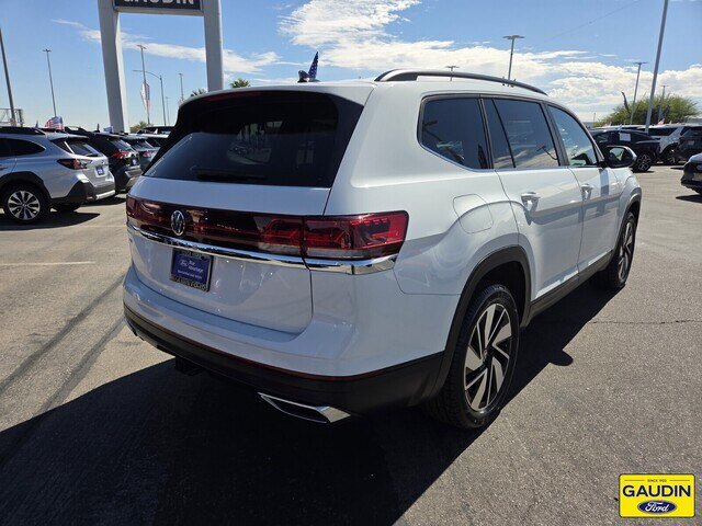 Used 2024 Volkswagen Atlas SE w/ Panoramic Sunroof Package FWD image 7