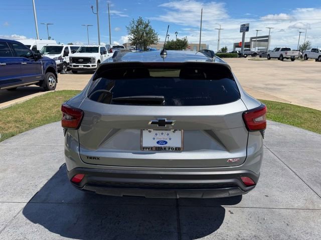 Used 2024 Chevrolet Trax RS w/ Sunroof Package FWD image 5