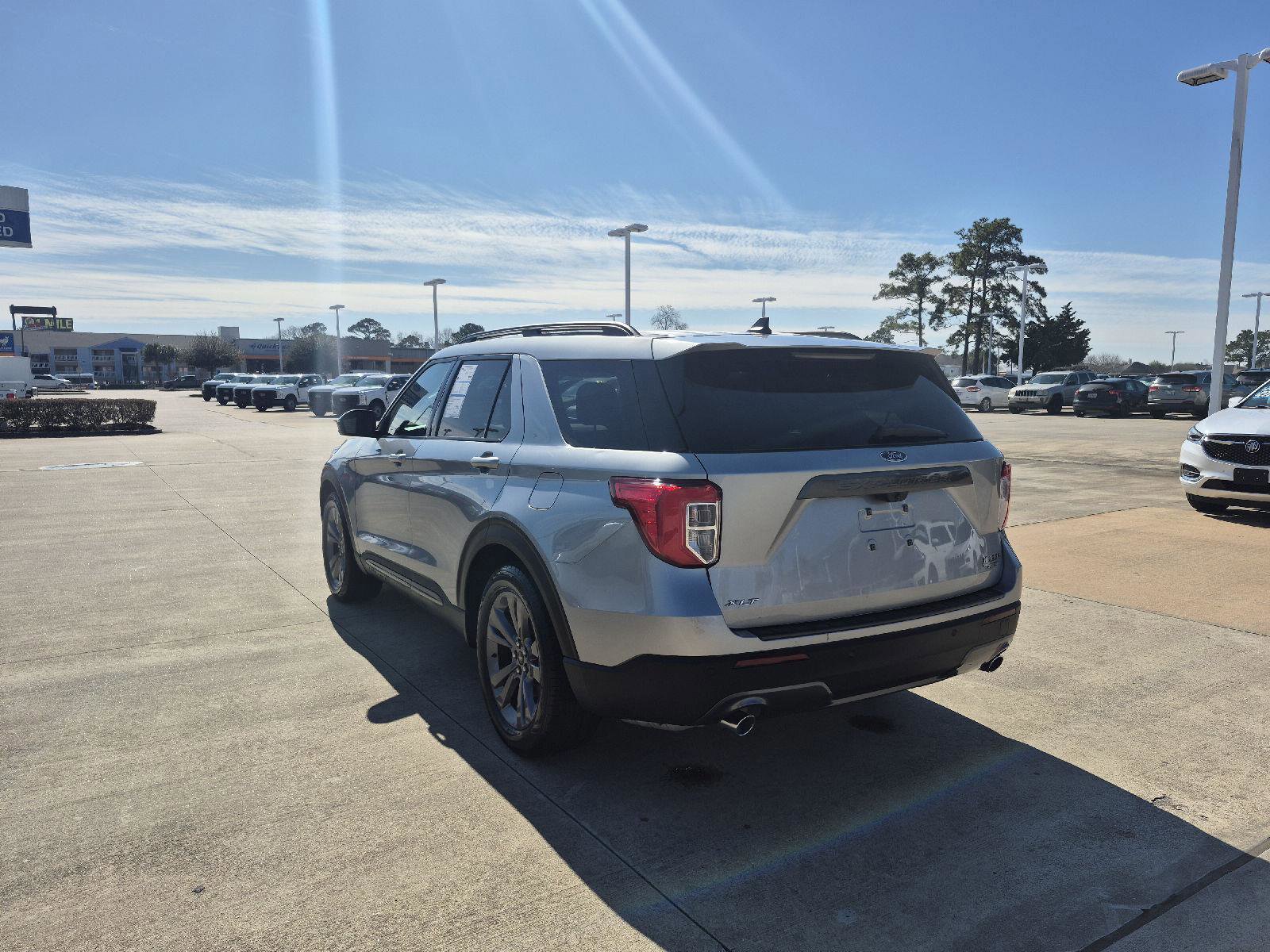 Certified 2022 Ford Explorer XLT w/ Equipment Group 202A image 3