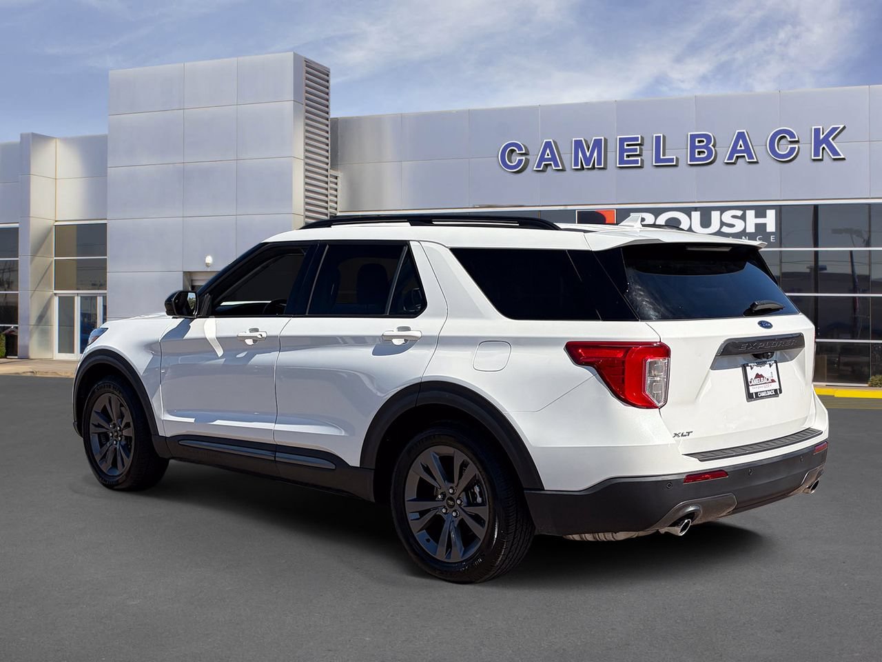 Certified 2022 Ford Explorer XLT w/ Equipment Group 202A RWD image 4