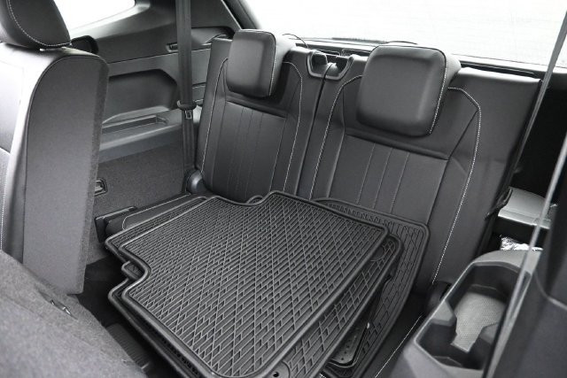 Used 2022 Volkswagen Tiguan SE R-Line FWD image 23