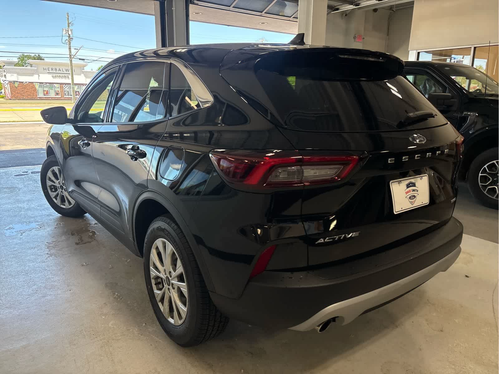 Certified 2023 Ford Escape Active AWD/4WD image 9