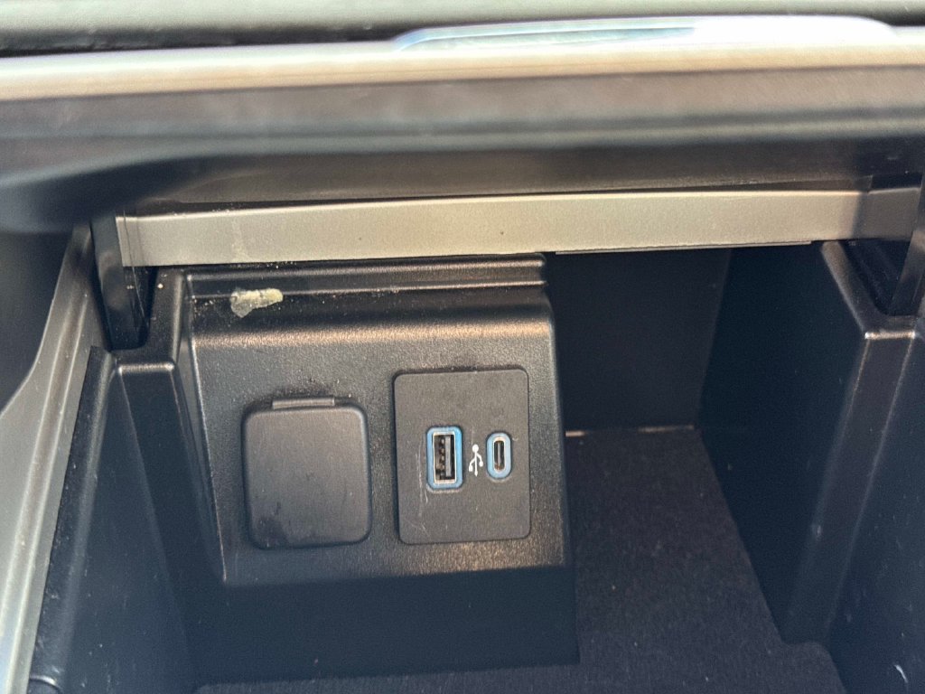 Certified 2022 Ford Explorer XLT w/ Equipment Group 202A RWD image 30