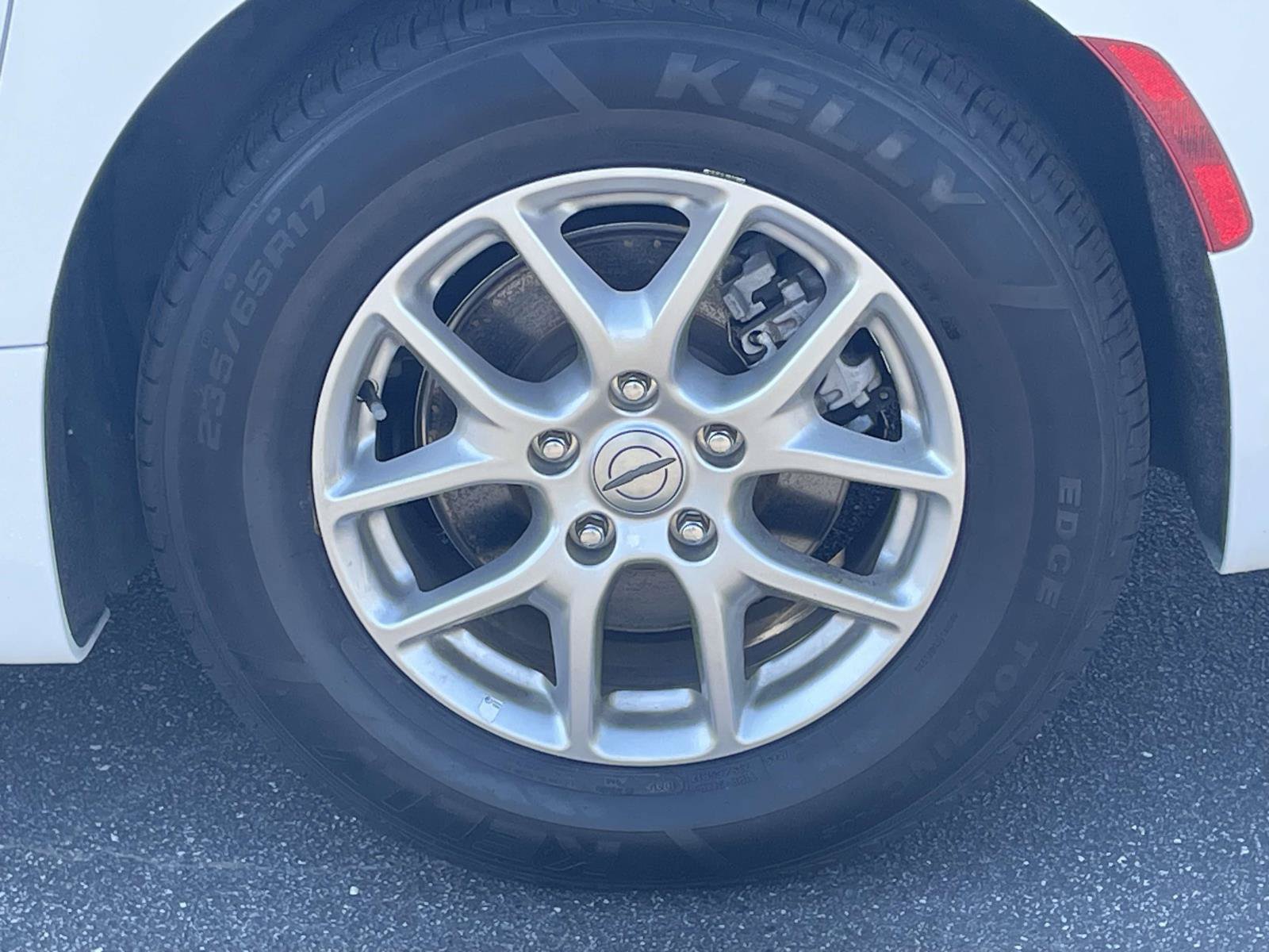 Used 2024 Chrysler Pacifica Touring-L FWD image 7