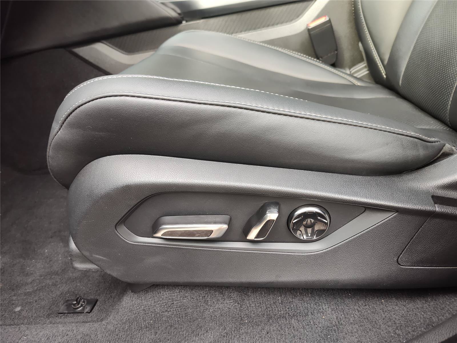Used 2024 Acura MDX SH-AWD w/ Technology Package image 20