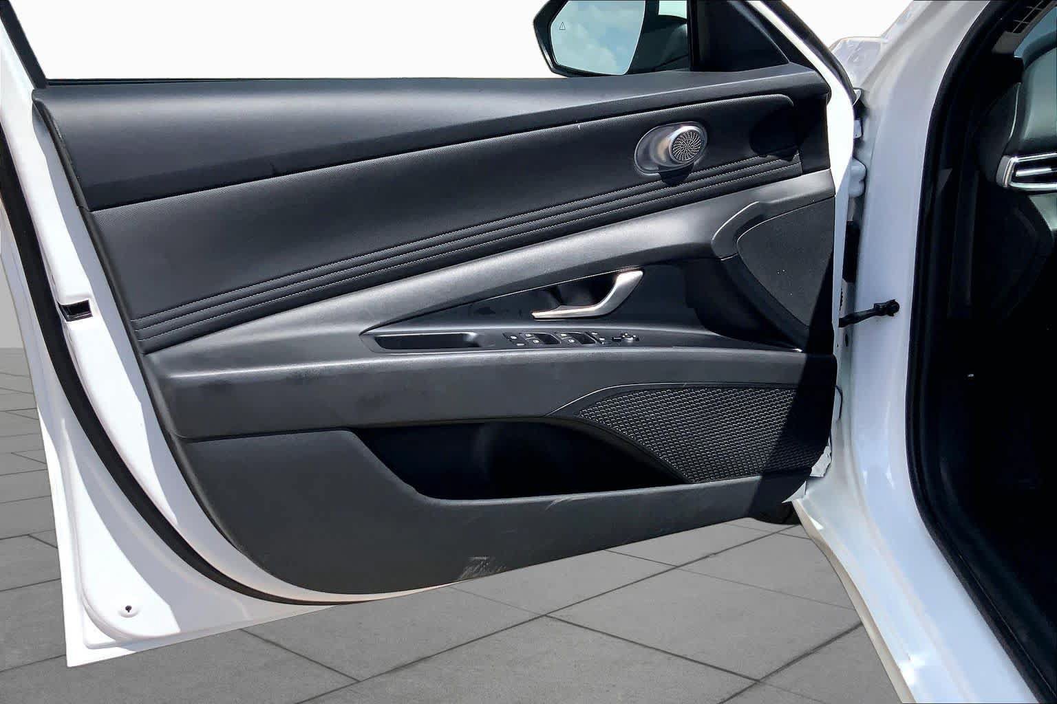 Used 2025 Hyundai Elantra SEL FWD image 22