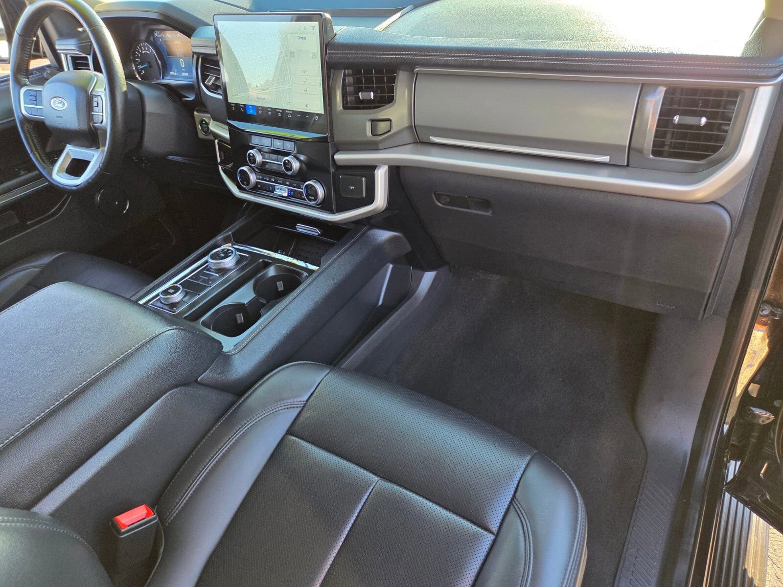 Certified 2024 Ford Expedition XLT image 17