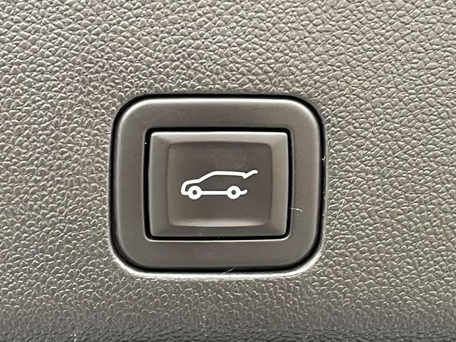 Used 2023 GMC Yukon SLT w/ SLT Premium Package AWD/4WD image 9