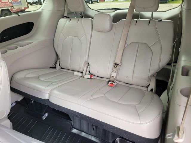 Used 2019 Chrysler Pacifica Touring-L Plus w/ Tire & Wheel Group image 24